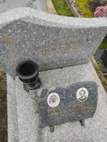 détail de l'identification sur la stèle et sur la plaque avec photos - O.Dufour