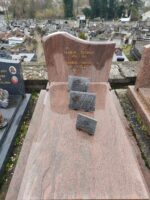 monument bordeaux marbré gris avec stèle gravée en lettres dorées - o.Dufour