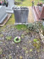 tombe avec stèle ancienne gravée - o.Dufour