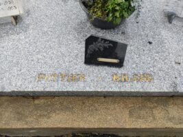 identification de la famille sur la pierre tombale - O.Dufour