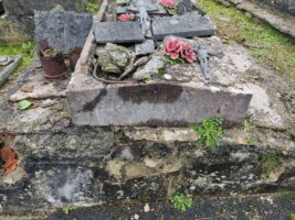 monument en très mauvais état, seule subsiste l'identification en façade - O.Dufour