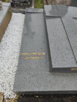 détail de l'inscription à gauche - O.Dufour