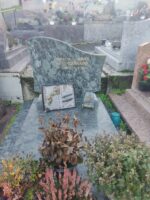 monument marbré gris clair et gris foncé avec stèle gravée en lettres dorées - O.Dufour