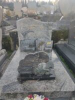 monument gris marbré et stèle avec identification familiale en lettres dorées - O.Dufour