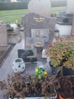 monument gris marbré avec stèle gravée en lettres dorées - O.Dufour