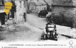 Le Kaiser monte à l'Église du  Mont-Notre-Dame le 17Juin 1918. - Contributeur : Guy Gilkin