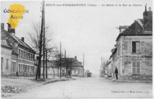 La mairie et la rue de Chivres - Contributeur : A.Giffard