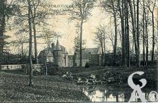 Le château - Le parc du château et le pavillon d'entrée
