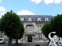 Le château - Villers-Cotterêts est l'œuvre de l'infatigable bâtisseur que fut François Ier. Construit entre 1533 et 1559.Nous avons là un château de taille assez importante, attenant à un massif forestier, il s'agissait à l'origine d'un relais de chasse.